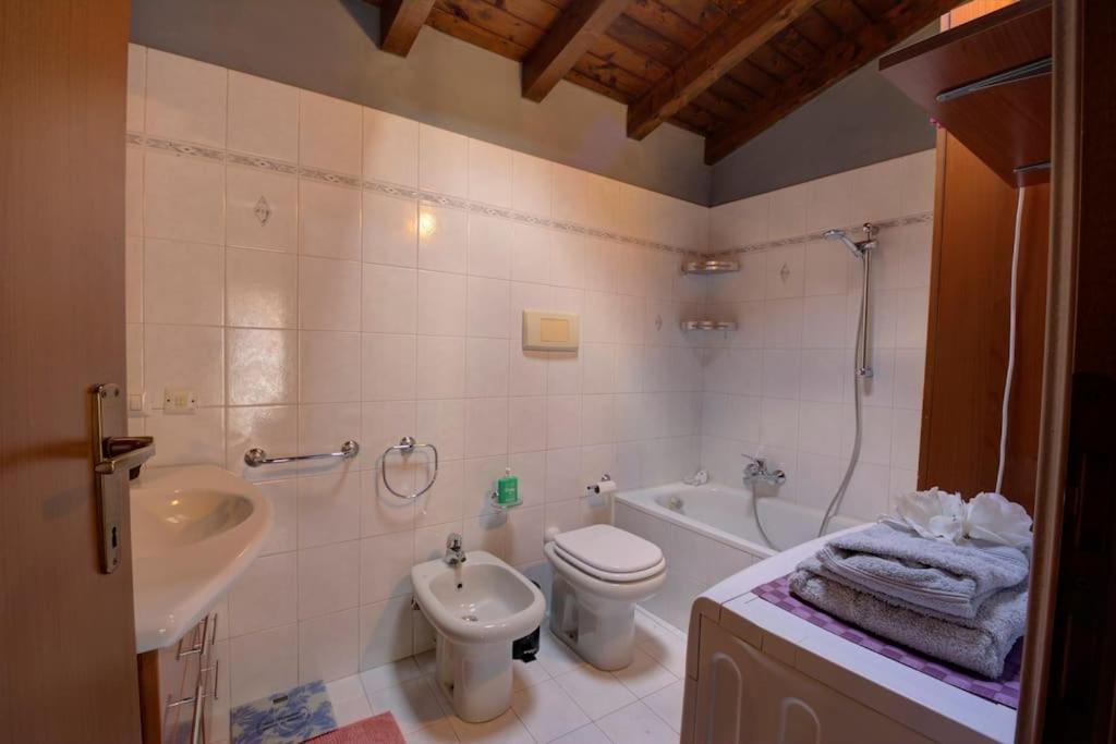 דירות קומו Casa Vacanza Angolo Della Corte מראה חיצוני תמונה